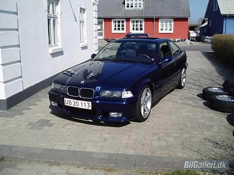 BMW 325i coupé - Her er lige et billede af den nye front... billede 7