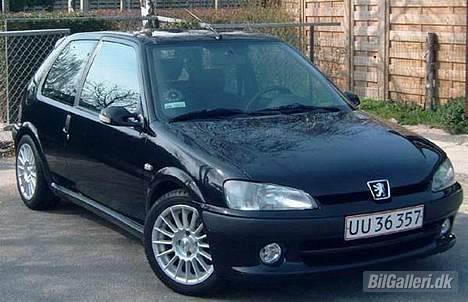 Peugeot 106 GTi - Det ælste billede jeg har af den, 1 mdr efter den er blevet købt af første ejer. ( 2 ejer i alt, jeg er nr 2 ) billede 6