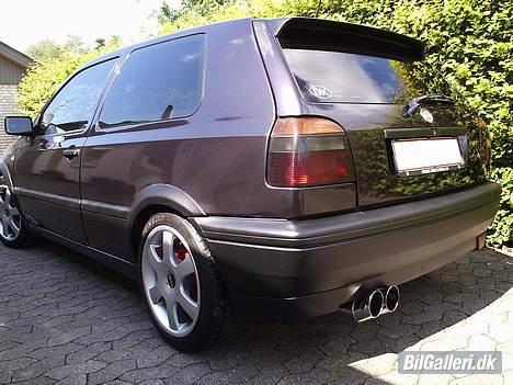 VW Golf 3 (solgt) - En nymalet bil sommeren 05 billede 2