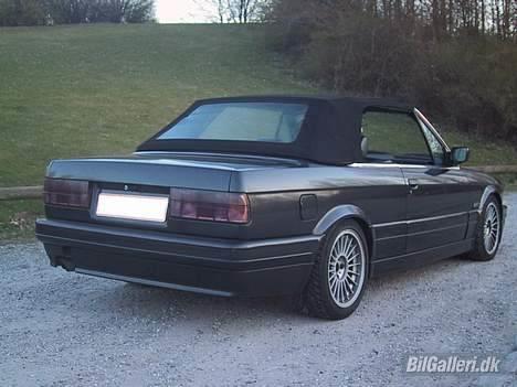 BMW 325i Cabriolet *SOLGT* billede 17