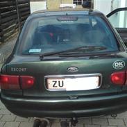Ford escort  totalt skadet