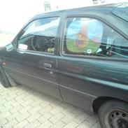 Ford escort  totalt skadet