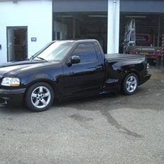 Ford f150 svt lightning