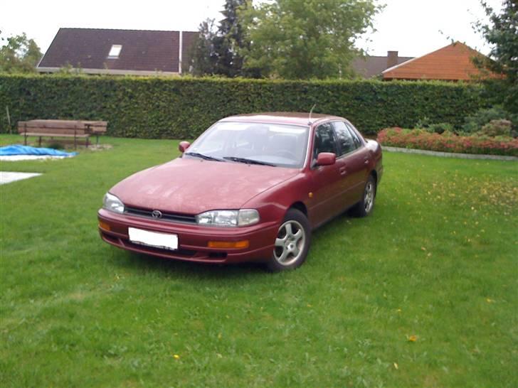Toyota Camry 2,2 GL  - Fin af en første bil at være :D  billede 1