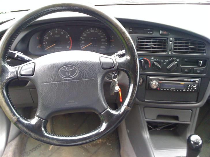 Toyota Camry 2,2 GL  - Lidt slidt rat men ellers virker alt  billede 5