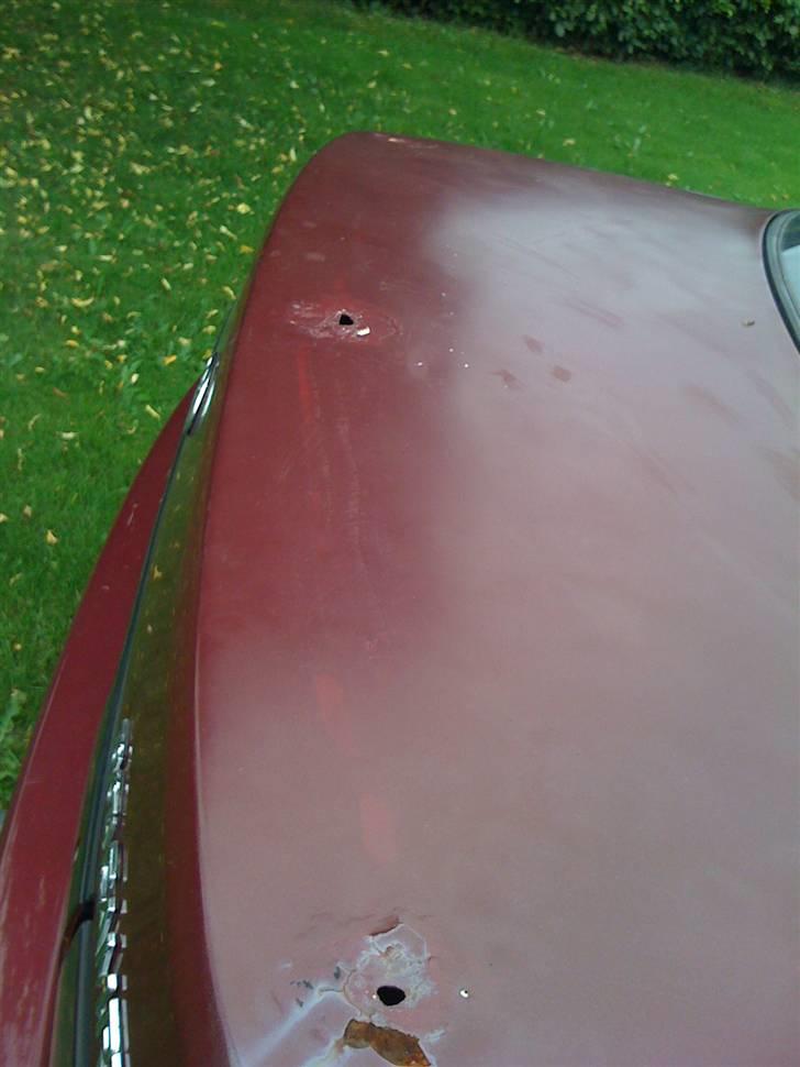 Toyota Camry 2,2 GL  - beslagene til hækvingen blev ædt væk af rust , så skifter bagsmækken og sætter den org hækvinge på igen  billede 13