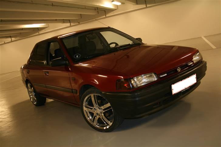 Mazda 323 billede 2