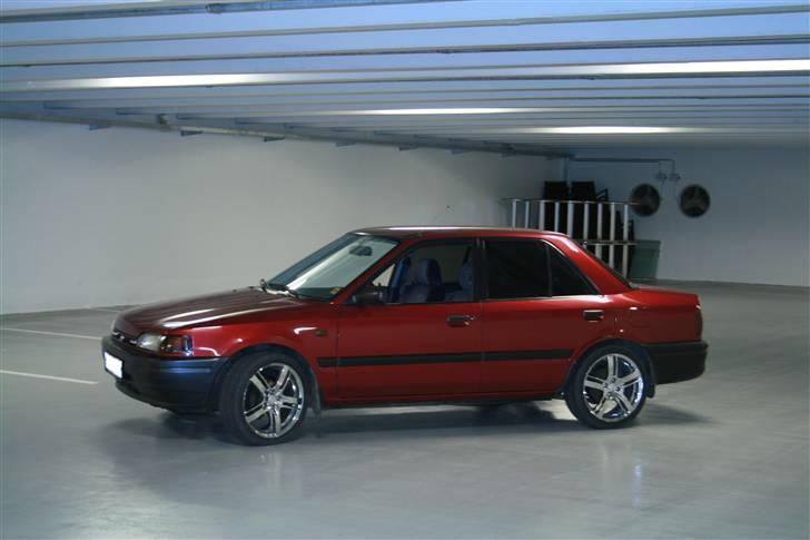 Mazda 323 billede 3