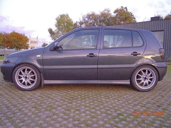 VW Polo 6n2 100Hk 5d (Solgt) - nye billede af bilen efter den har fået fælge gevindundervogn på og sænket billede 9