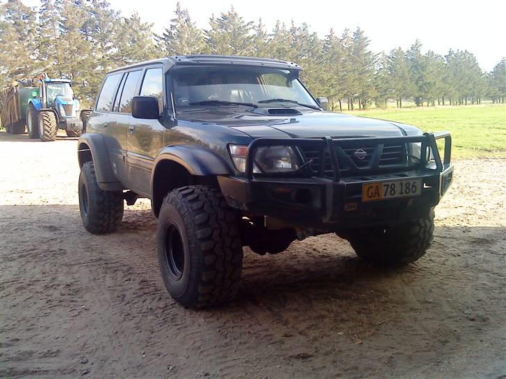 Nissan Patrol Y61 Artic Truck billede 2