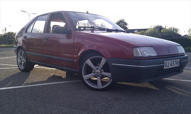 Renault 19 1.8 - Skråt Forfra Rigtig godt billede af bilen billede 1