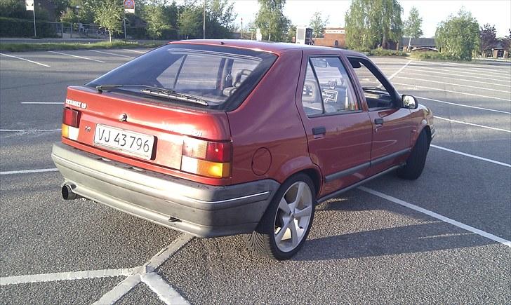 Renault 19 1.8 - Højre side skråt bagfra billede 3