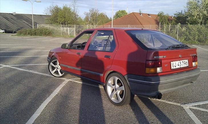 Renault 19 1.8 - Venstre skråt bagfra. billede 5