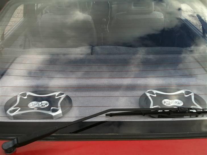 Renault 19 1.8 - Udsigten ind af bagruden billede 10