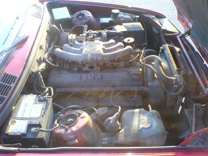 BMW 320I ( SOLGT ) billede 9