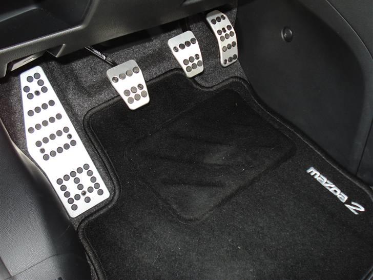 Mazda 2 - 1,3 Advance, 5 dørs *SOLGT* - Originale alu-sportspedaler... billede 11
