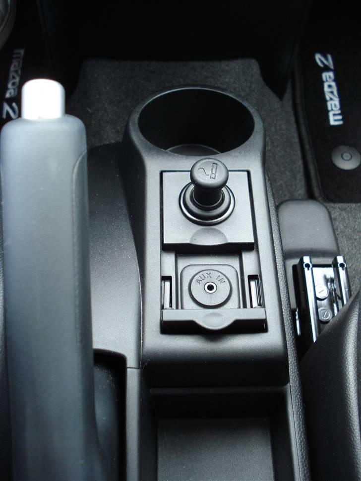 Mazda 2 - 1,3 Advance, 5 dørs *SOLGT* - Kopholder, cigarettænder og AUX-stik... billede 12