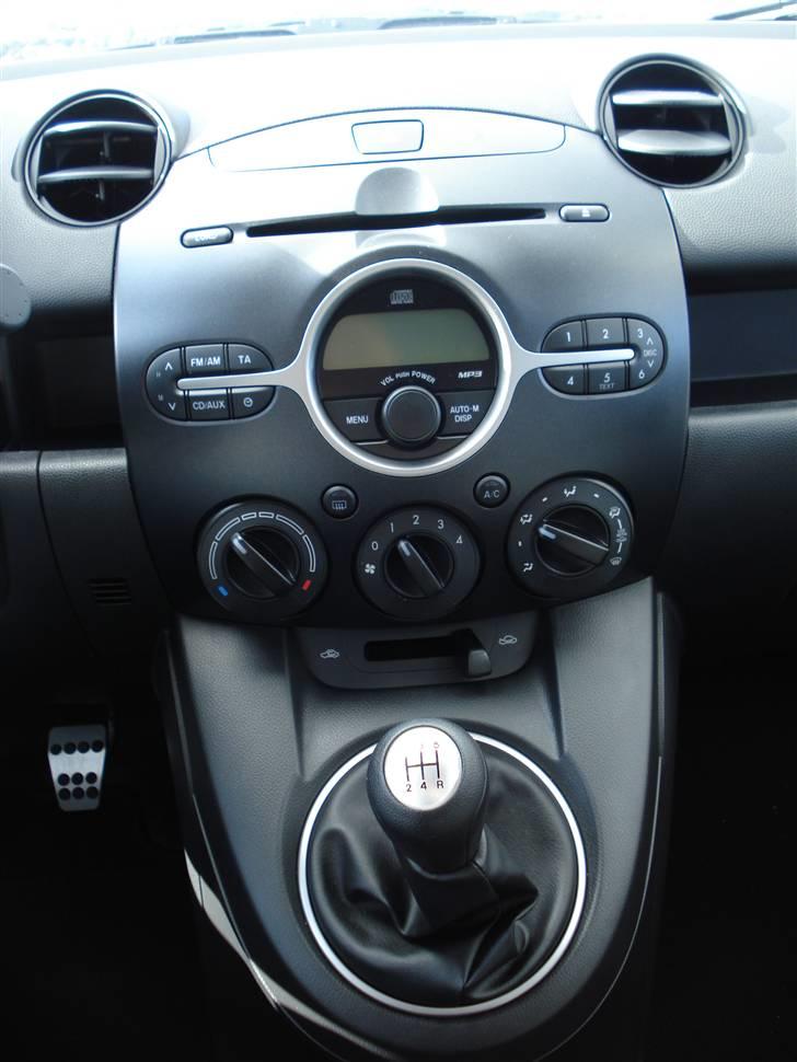 Mazda 2 - 1,3 Advance, 5 dørs *SOLGT* billede 13