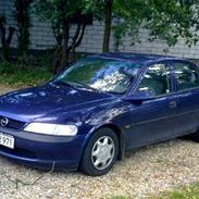 Opel Vectra 1,8 16v [TOTAL SKADET]