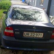 Opel Vectra 1,8 16v [TOTAL SKADET]