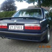 BMW E30 320i