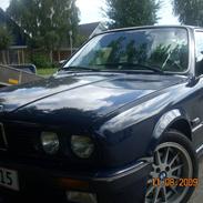 BMW E30 320i