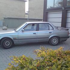 BMW 318i E30 BYTTET