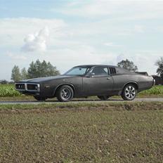 Dodge Charger SE     (SOLD)