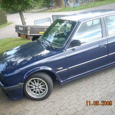 BMW E30 320i