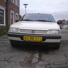 Peugeot 405 stc TOTAL SKADET 