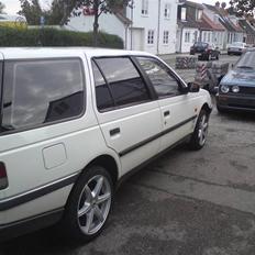 Peugeot 405 stc TOTAL SKADET 