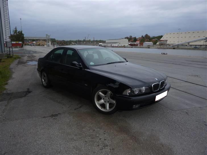BMW E39 528i SOLGT billede 2