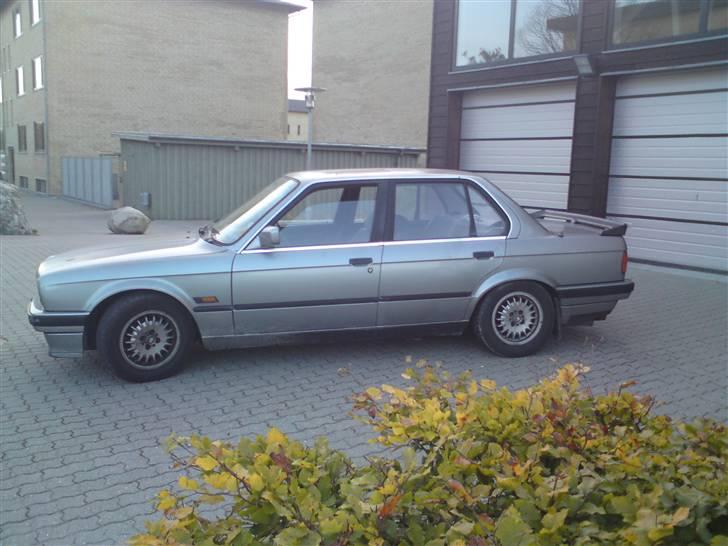 BMW 318i E30 BYTTET billede 2