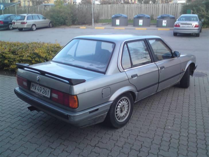 BMW 318i E30 BYTTET billede 4