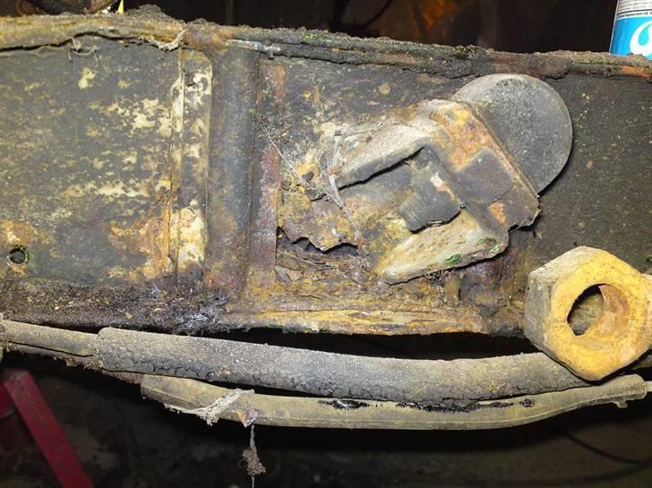 Citroën Dyane 6 - Klassisk rust sted på en 2cv/ Dyane..... forstærkninger i rammen for billede 9