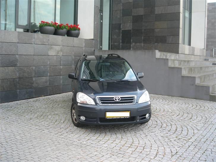 Toyota Avansis Sportsvan (SOLGT) billede 1
