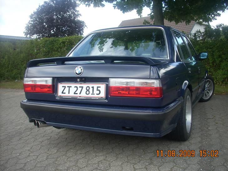 BMW E30 320i billede 1