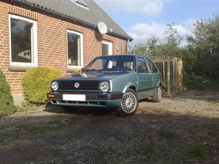 VW Golf II CL - Set skråt forfra, her ses både BBS fælgene og "G60" kofangeren samt de klare glas i blinklyset på siden billede 1