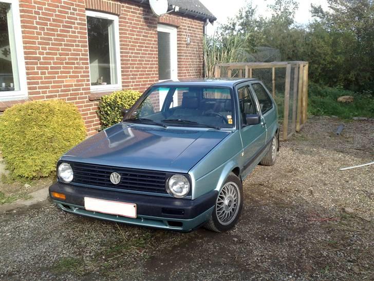 VW Golf II CL - Endu et billede af bilen forfra. billede 9