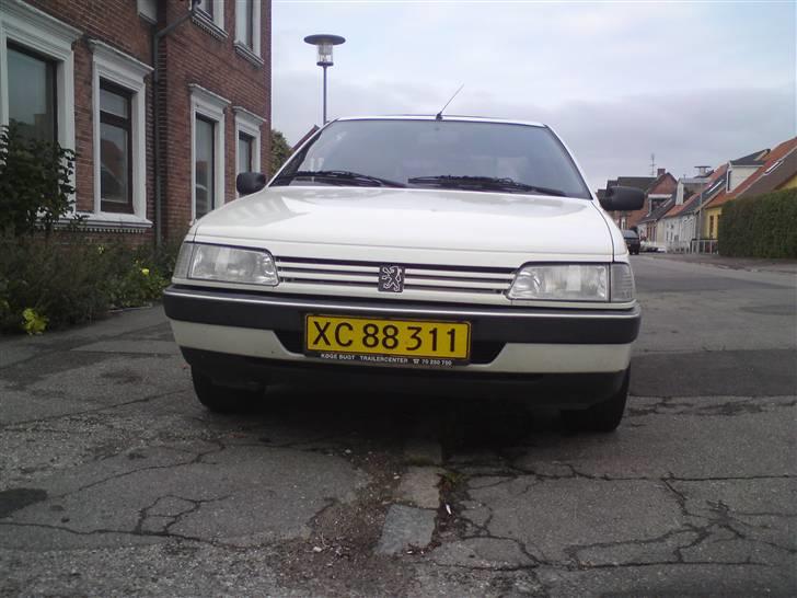 Peugeot 405 stc TOTAL SKADET  billede 1