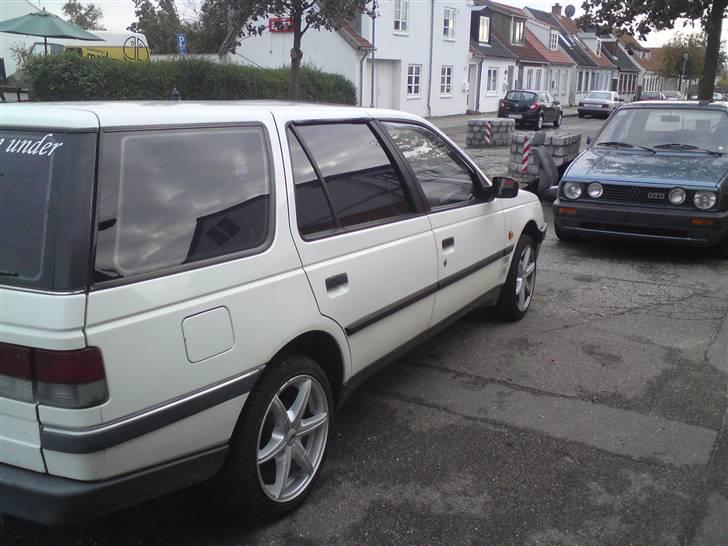Peugeot 405 stc TOTAL SKADET  billede 3