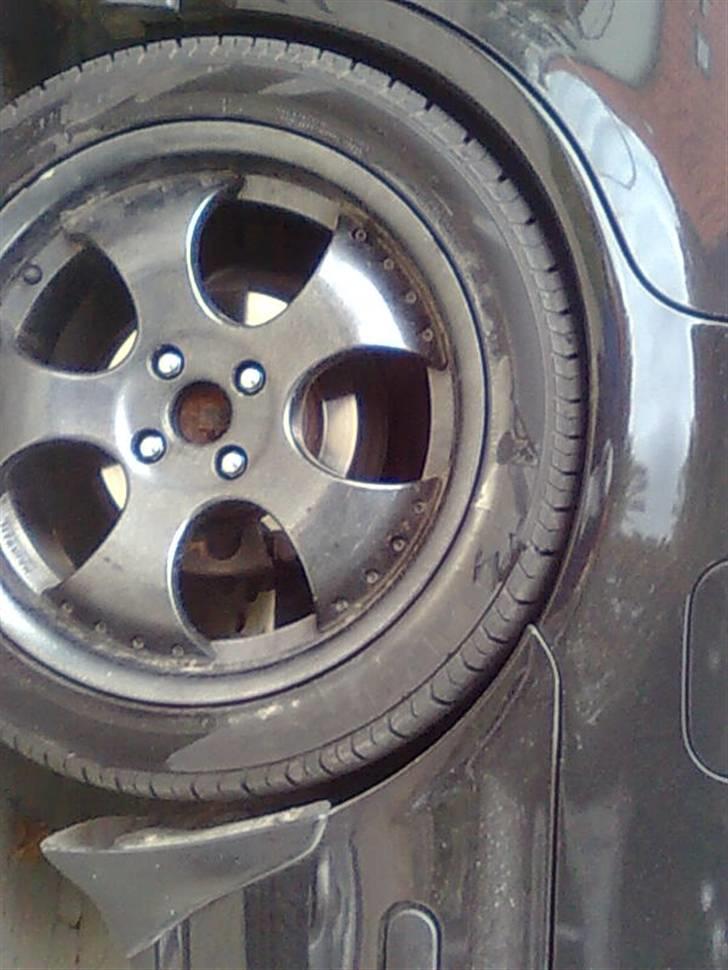 Honda Civic - Så der kommet 17" med lidt for store sutter.. Max en cm mellem skærm og dæk ;)  billede 13