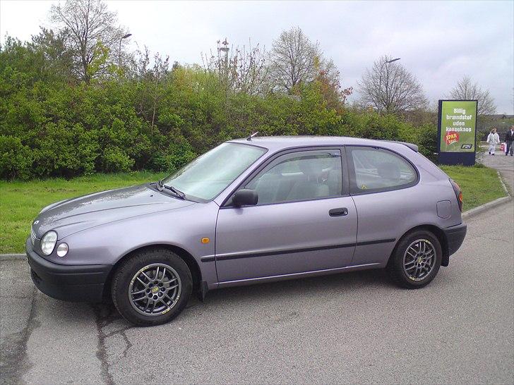 Toyota Corolla Linea Natura E11 billede 1