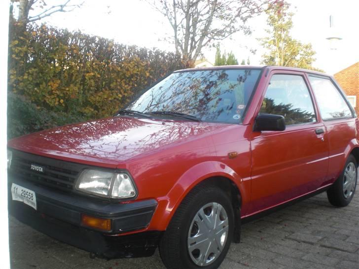Toyota starlet billede 2