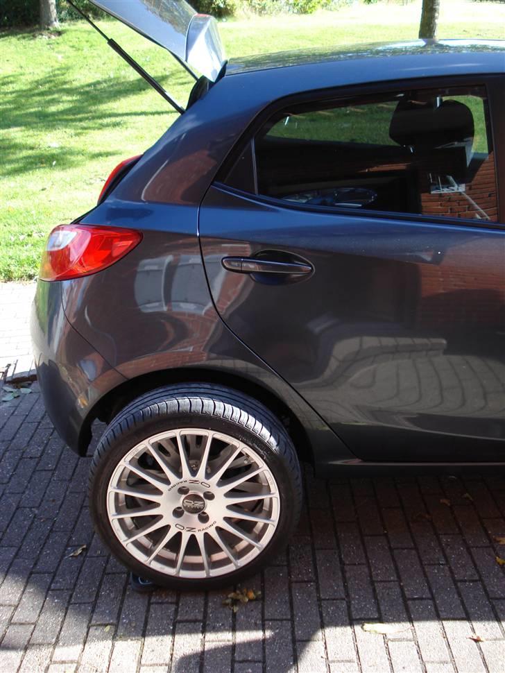 Mazda 2 - 1,3 Advance, 5 dørs *SOLGT* - De nye sko... :) Kommer desværre først på til foråret... billede 18