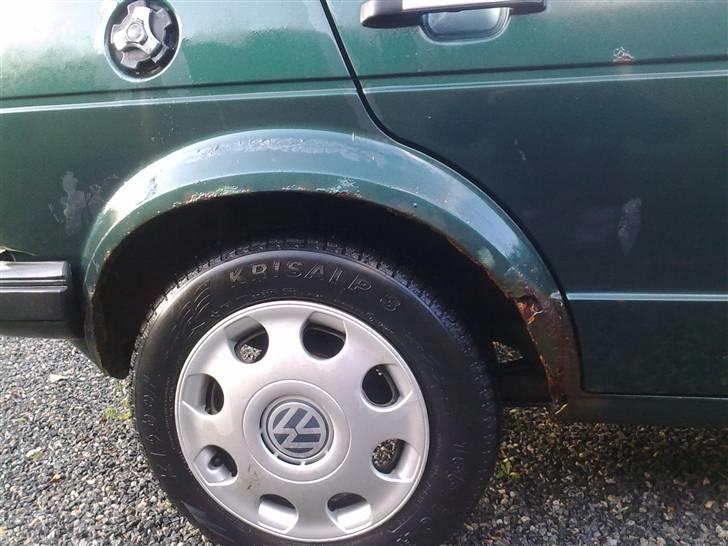 VW Golf 1 gx  ''skrottet'':( - et af de mange steder hvor der er rust :S billede 19