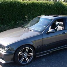 BMW e36 320i