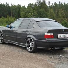 BMW e36 320i