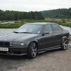 BMW e36 320i