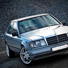 Mercedes Benz 230E "SOLGT"